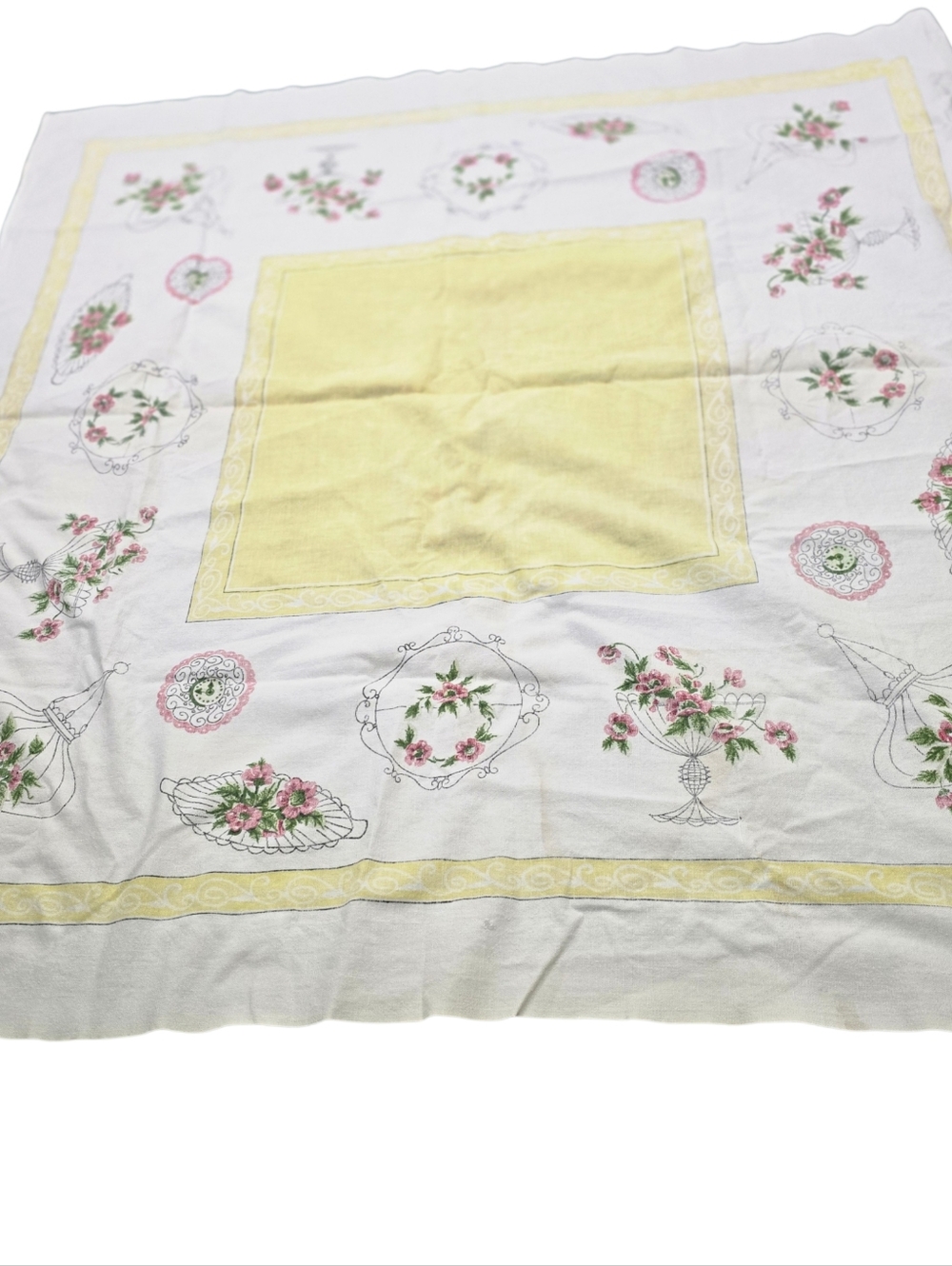 Vintage 60s Cottagecore Floral Tablecloth Retro Farmhouse Kitchen Decor 44x47.5 - Picture 4 of 16